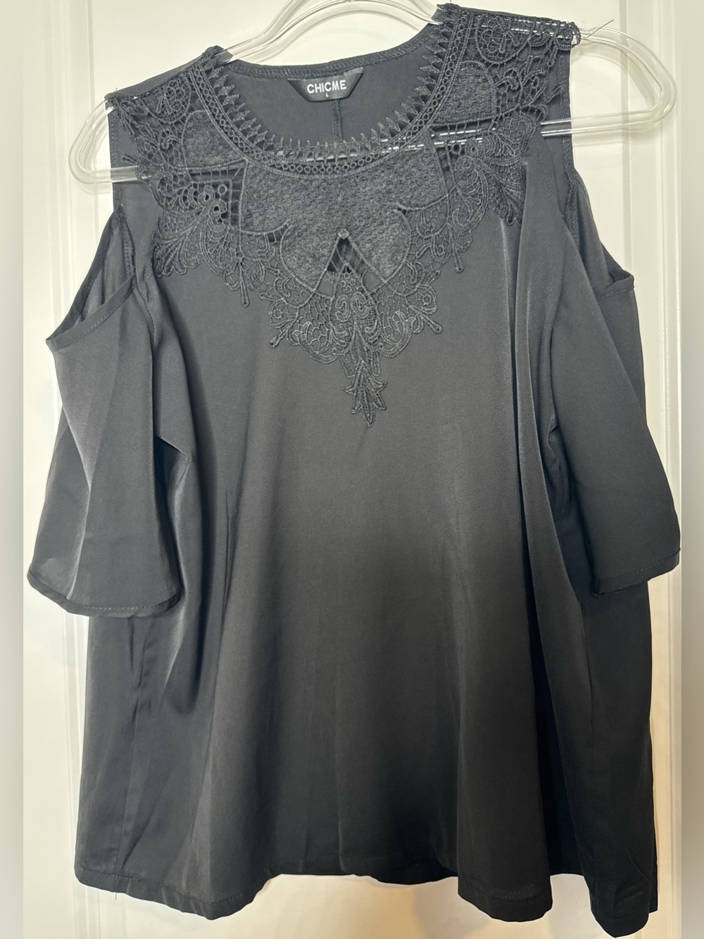 chicme Black Cold-Shoulder crochet Lace Yoke Blouse size lg stretch short sleeve